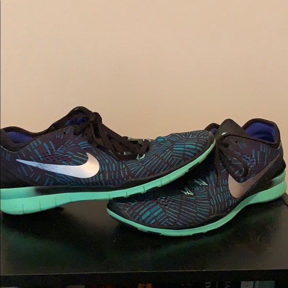 Size 8.5 nike free - Picture 2 of 2